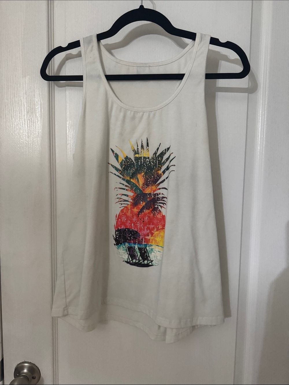 Women's White Graphic Tank Top with Tropical Pineapple Print